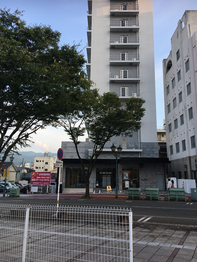 スーパーホテル別府駅前の入り口
